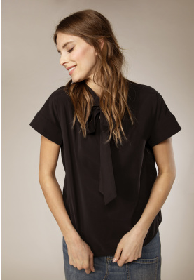 Shirt with neckline bow in Black