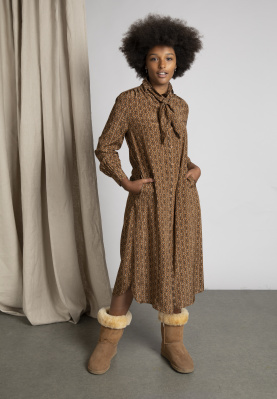 Shirt dress with  collar ribbon in Brown