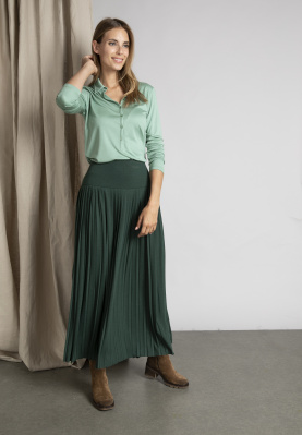 Long pleated skirt in Green