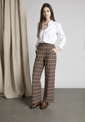 Soft checkered classic pants in brown