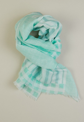 Green fantasy patterned scarf