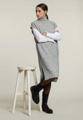 Grey knitted sleeveless dress