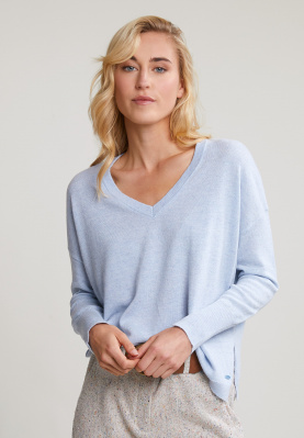 Light blue basic V-neck sweater long sleeves