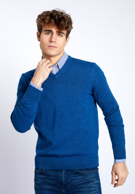 Basic V-neck pullover in blue