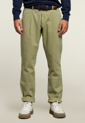 Tight fit pleated chino leaf