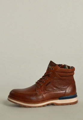 Short leather boots with laces cognac