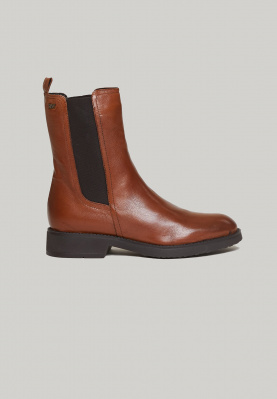 Brown boots with elastic