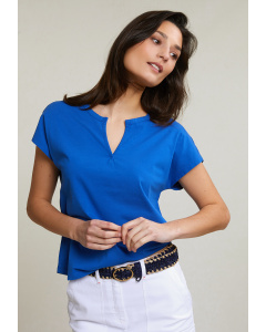 Blue sleeveless V-neck T-shirt